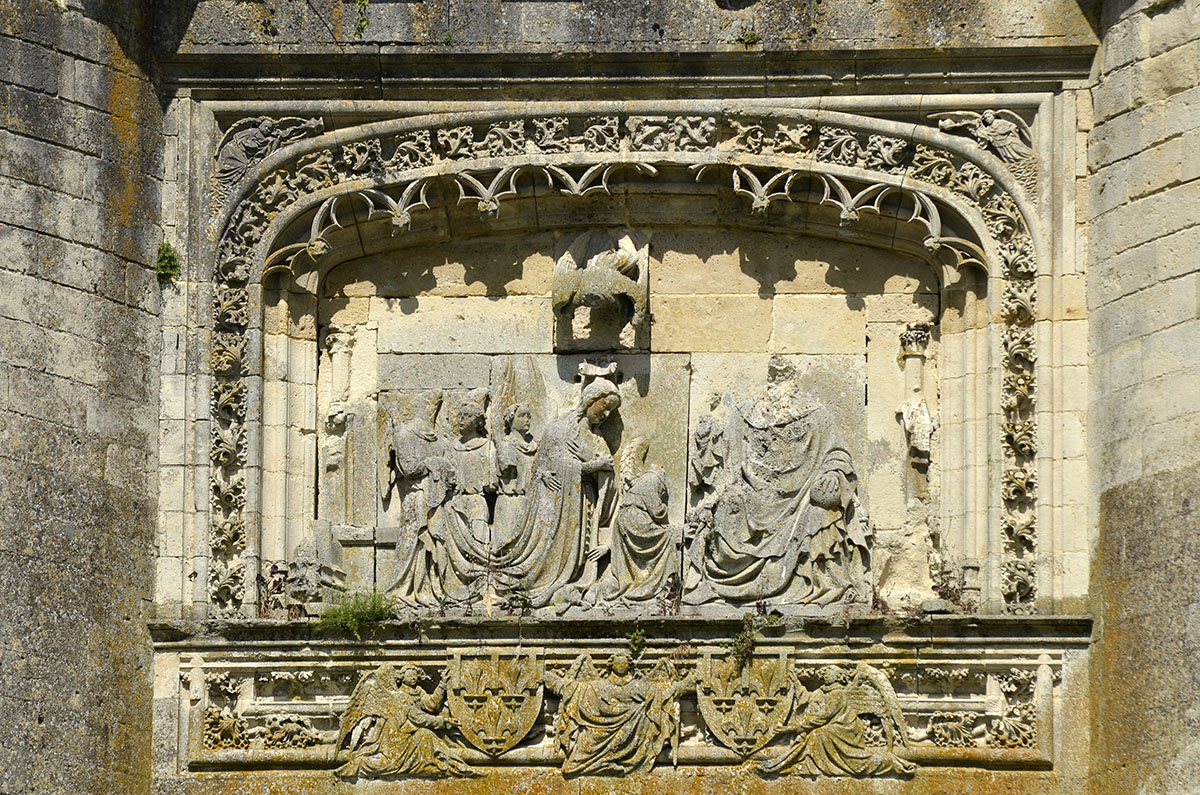 Bas-relief intitulé le couronnement de la Vierge du château de La Ferté Milon