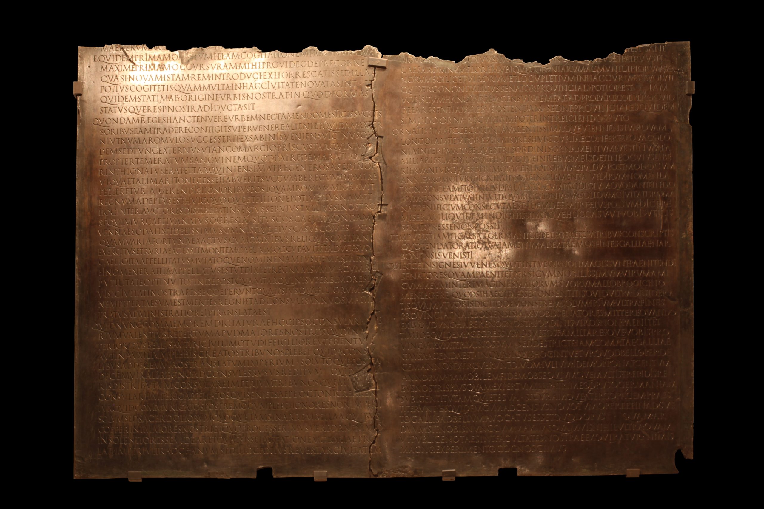 Inscription épigraphique d’un discours de l’empereur Claude en 48 de notre ère, lorsqu’il était censeur et qui évoque l’octroi de la citoyenneté complète à certains Gaulois. 