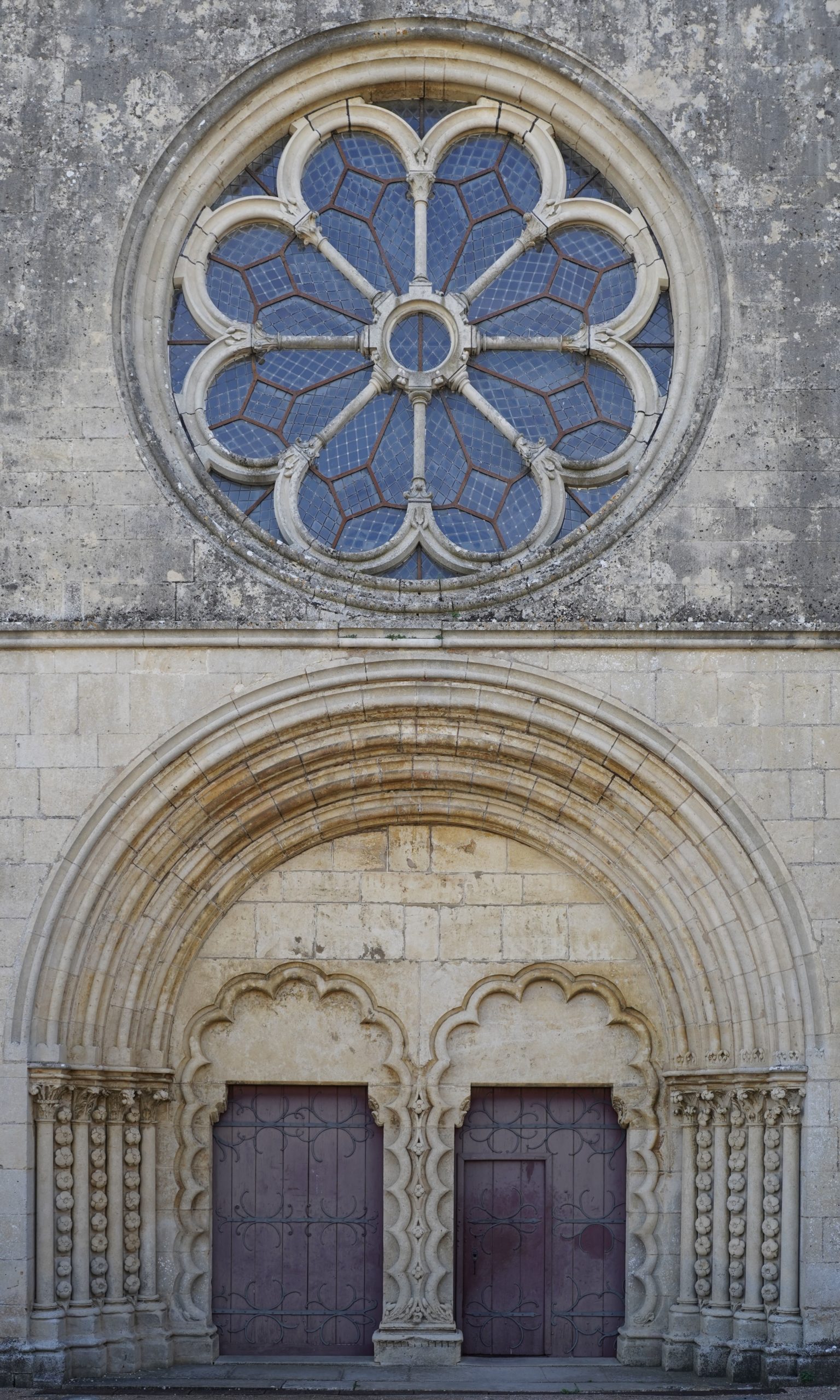 Montréal, ancienne église collégiale Notre-Dame, portail et rose de la façade occidentale. L. La Barbera 2023.