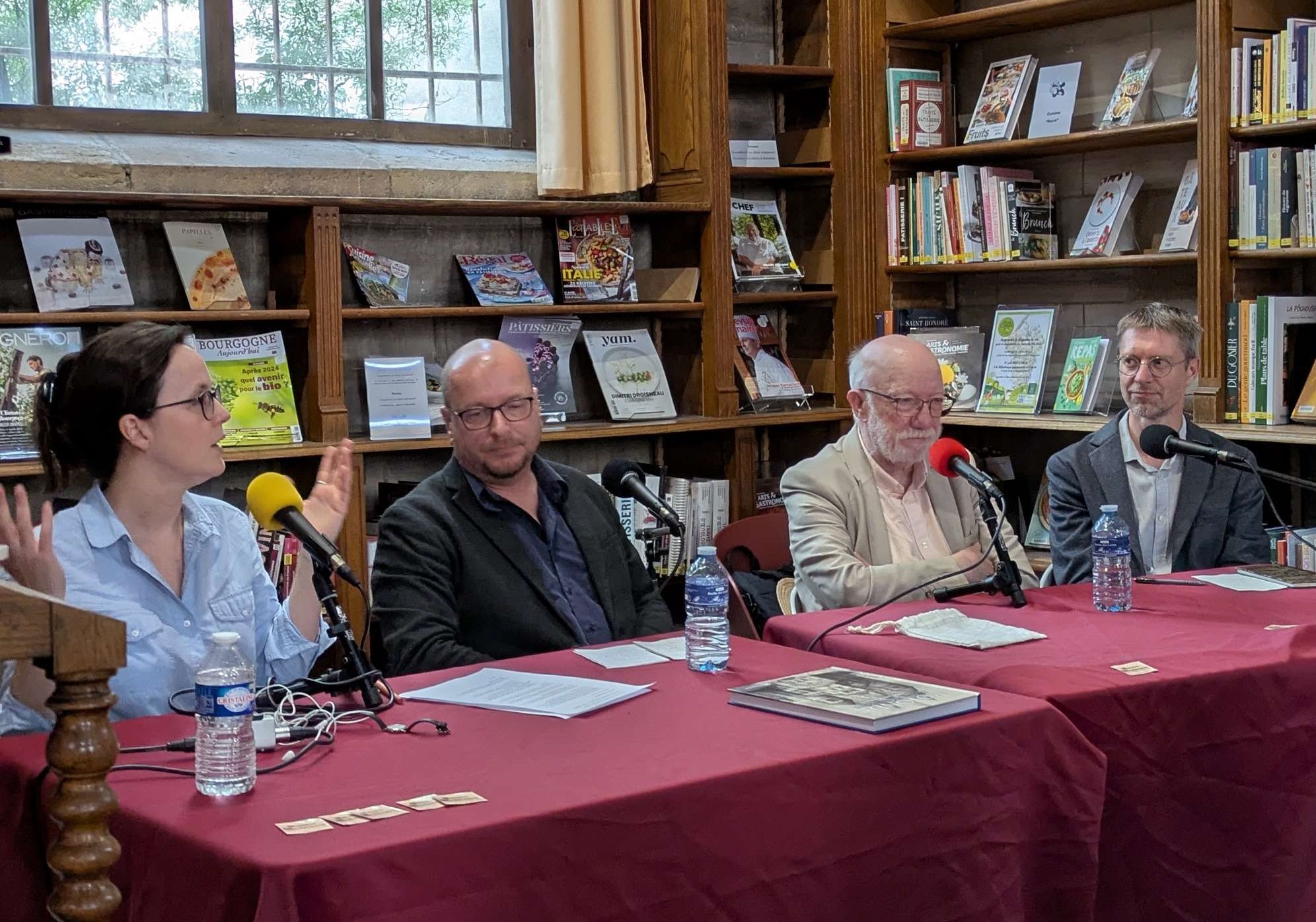 Photo de l'enregistrement du hors-série sur la Rotonde à la bibliothèque patrimoniale de Dijon (juin 2025)