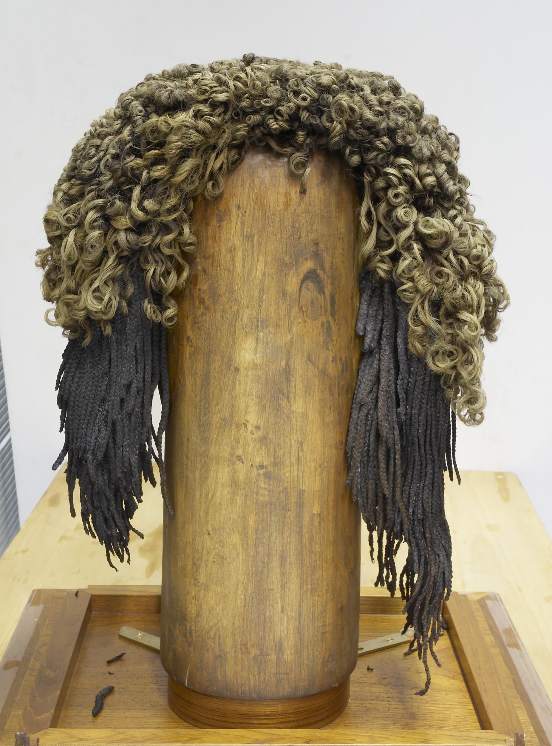 Perruque double en cheveux humains, XVIIIe dynastie, Thèbes. © The Trustees of the British Museum.