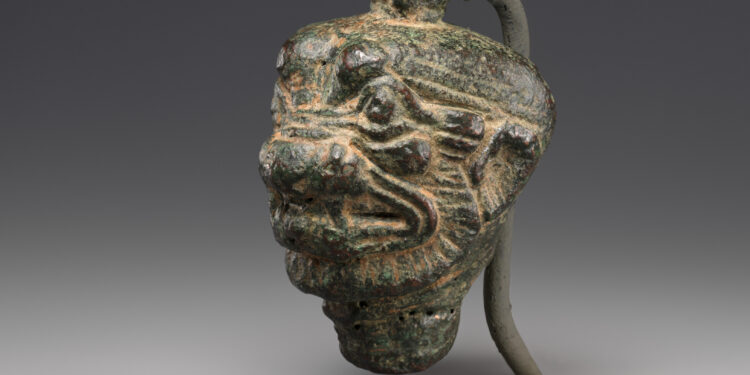 Pendentif de tête de Pazuzu, Neo-assyrien, entre le VIIIe et le VIIe siècle, bronze, Metropolitan Museum of Art, New York City