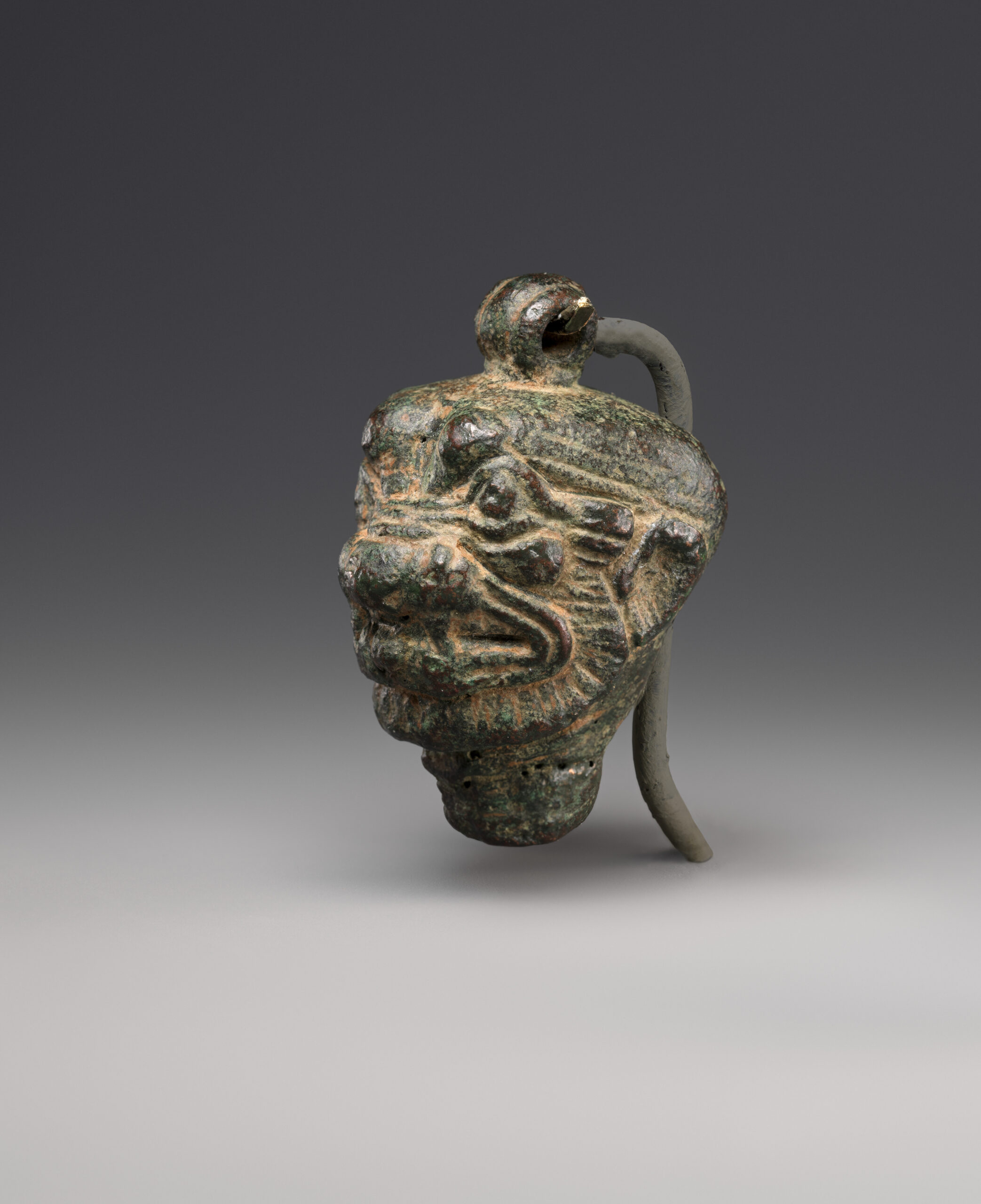 Pendentif de tête de Pazuzu, Neo-assyrien, entre le VIIIe et le VIIe siècle, bronze, Metropolitan Museum of Art, New York City