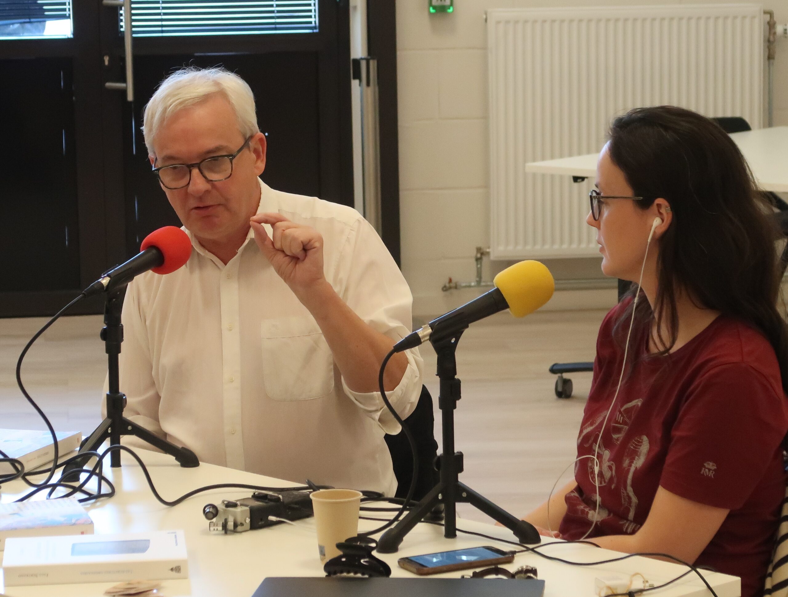 Enregistrement du hors-série sur la révolution de l'écrit en septembre 2025 avec Paul Bertrand et Fanny Cohen Moreau à l'université de Louvain-la-Neuve.